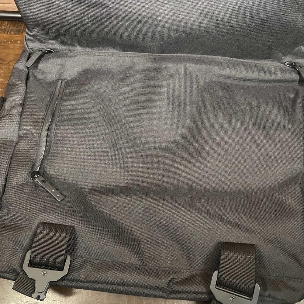 Ogio Messenger Bag Black Seaworld Parks Entertainment Laptop Bag - Picture 3 of 9